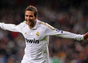 莱万手感滚烫，带领巴塞罗那血战巴黎圣日耳曼，赛后一句话霸气侧漏的简单介绍