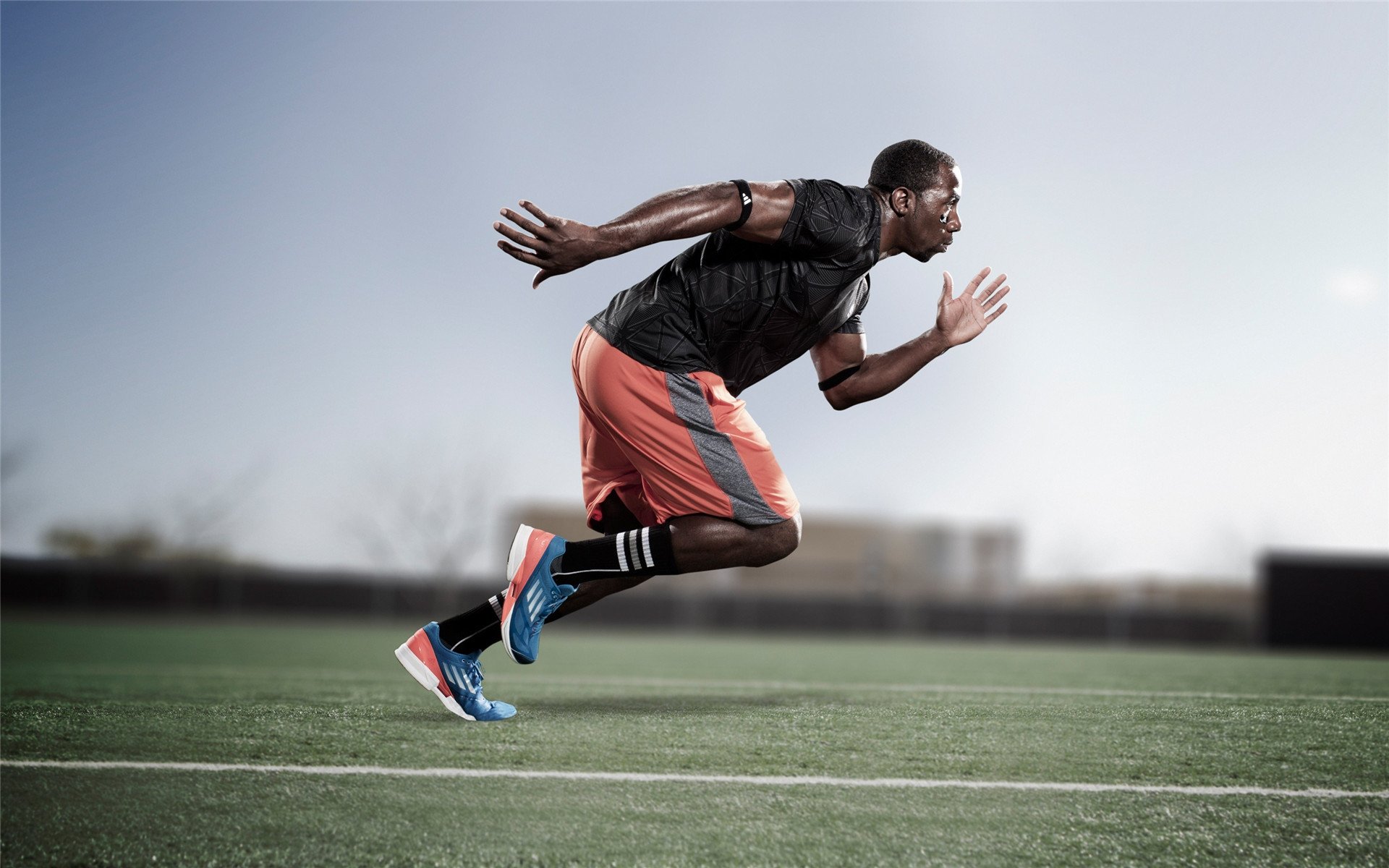 莱万多夫斯基意外战胜SKT,表现优异引爆全场!观众掌声雷动(莱万多夫斯基助攻)